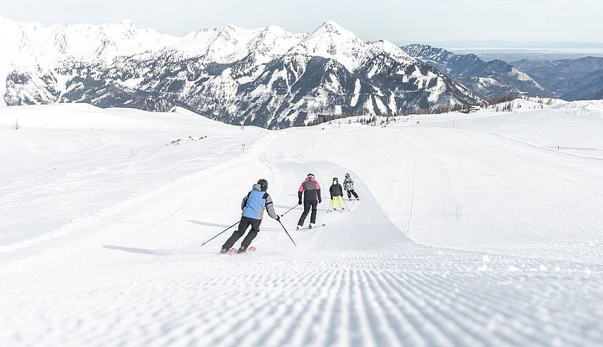 Günstiger Winterurlaub Österreich. Aktiv in Hinterstoder Günstiger Winterurlaub Österreich. Aktiv in Hinterstoder
